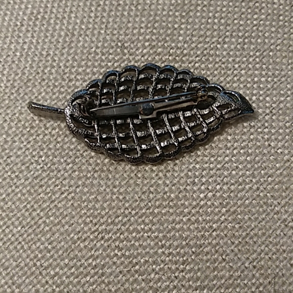 Leaf Pin - Picture 2 of 2